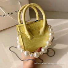 2021 fashion hand-held precision custom women messenger bag for new design